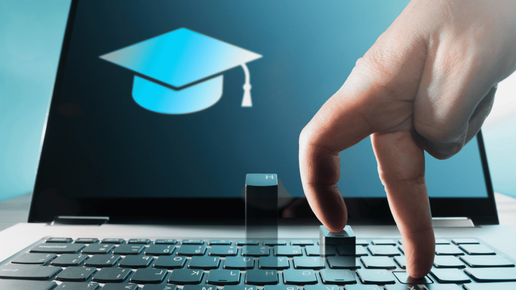 أهم الشهادات والدورات التي ترفع قيمتك في سوق العمل السعودي